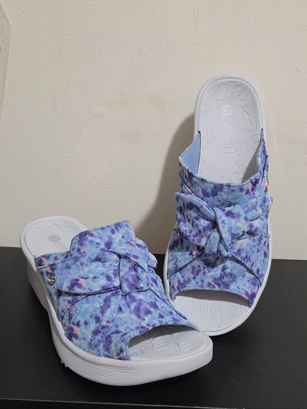 Bzees Smile Blue Tie Dye Slide Sandals Open Toe Wedges Comfort Shoes Size 8M